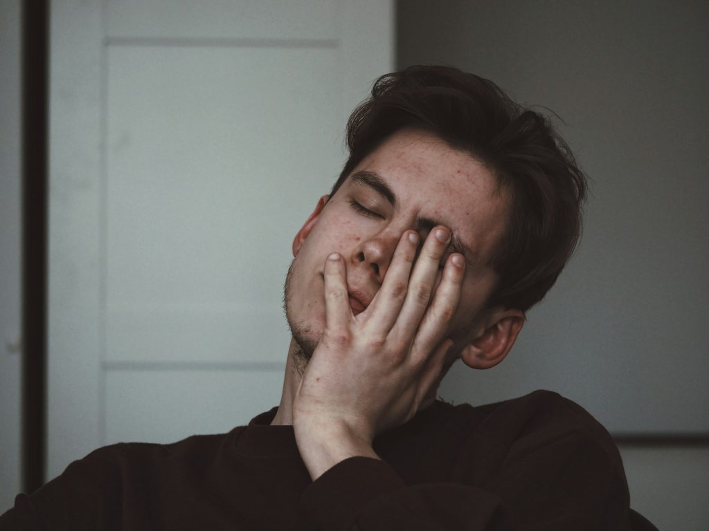 Flauwvallen of hartstilstand? Zo herken je het verschil en handel je snel
